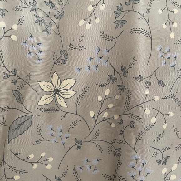 Silk skirt size 6 - Picture 3 of 4